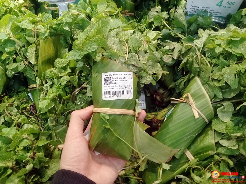 Hà Nội: Siêu thị BigC sử dụng lá chuối bọc thực phẩm thay cho túi nilon